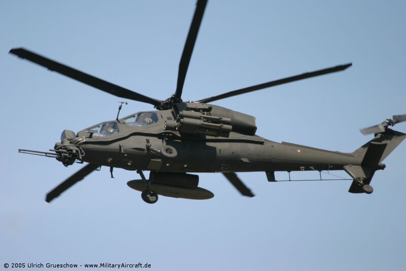 Agusta-A129CBT_RIAT2005_003_800.jpg