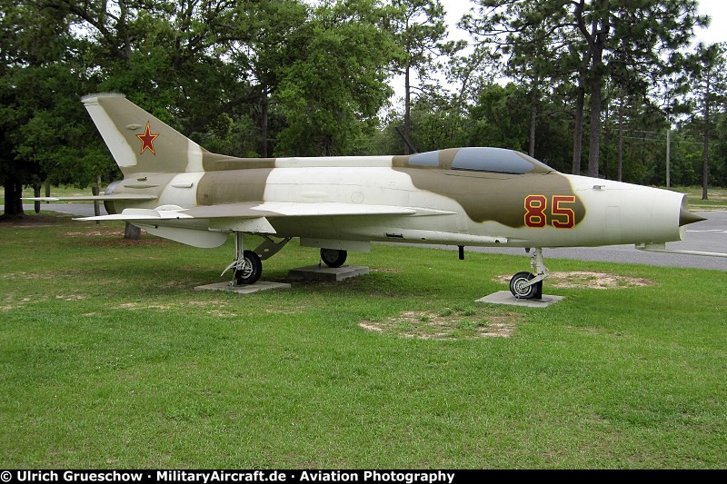 Mikoyan-Gurevich MiG-21F-13 Fishbed-C (014)