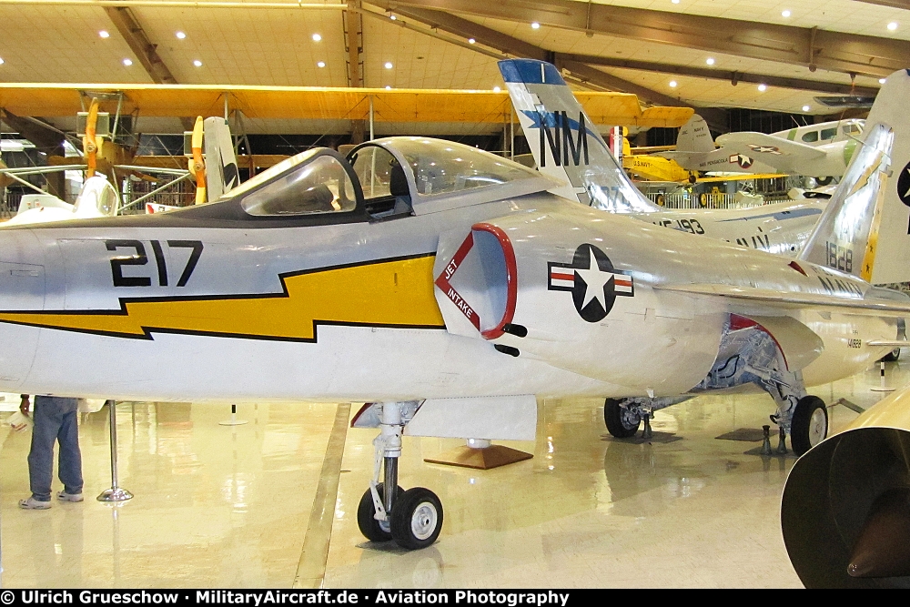 Grumman F-11A Tiger (141828 / AF-217)