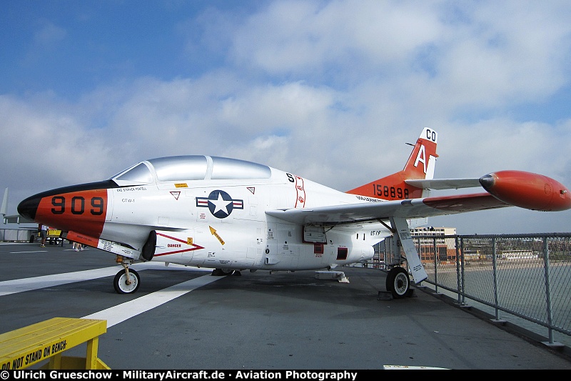 North American T-2C Buckeye (158898 / A-909)