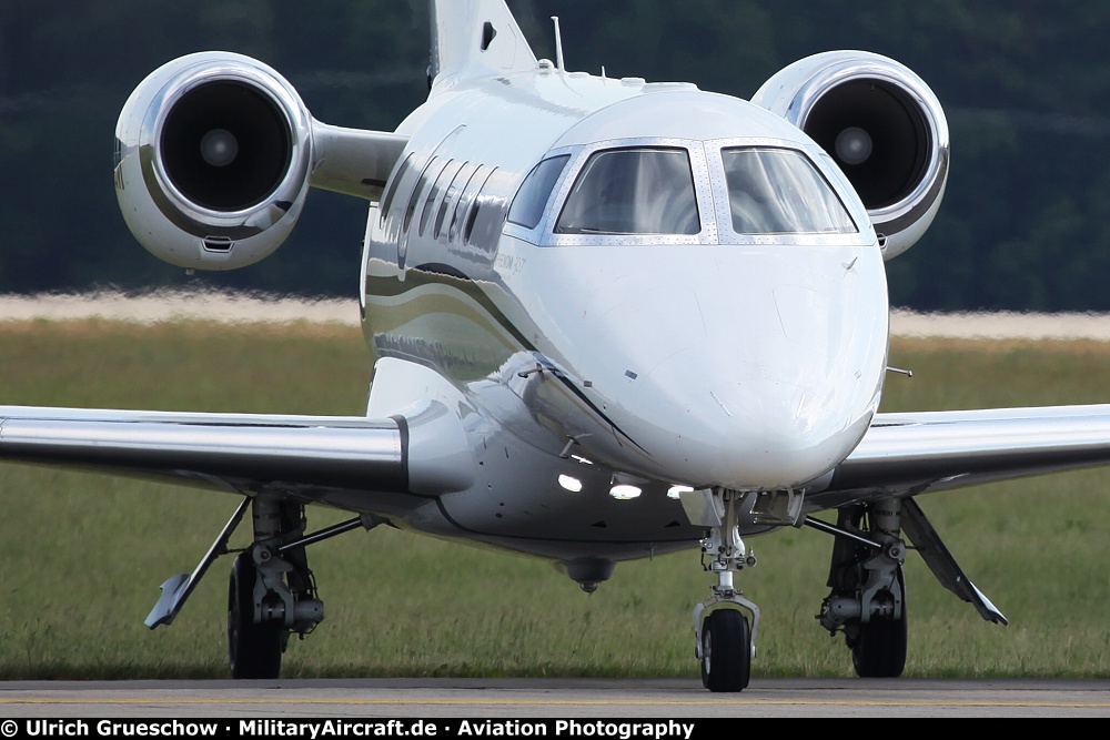 Embraer EMB-505 Phenom 300