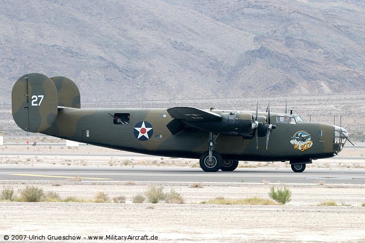 Б 24 отзывы. B-24 Liberator. Б-24 бомбардировщик. B24 самолет. Consolidated b-24 Liberator.