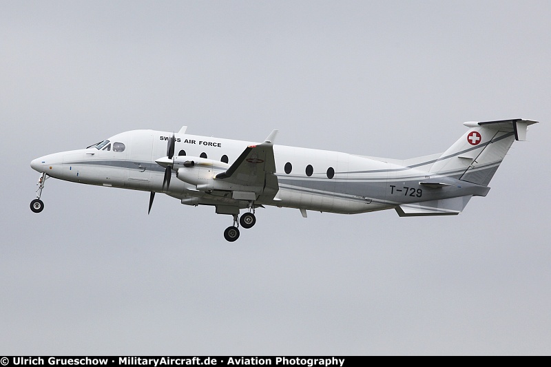 Raytheon-Beech 1900D