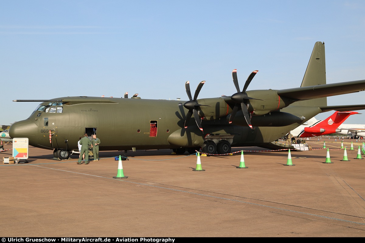 Lockheed Martin C-130J-30 Hercules C4 (ZH869 / 869)