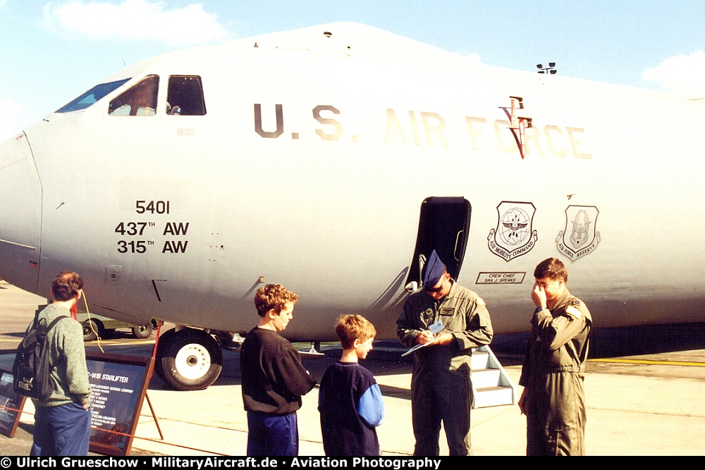 Lockheed C-141B Starlifter (65-9401), USAF