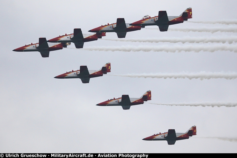 "Patrulla Aguila" (Spanish Air Force Aerobatic Team)
