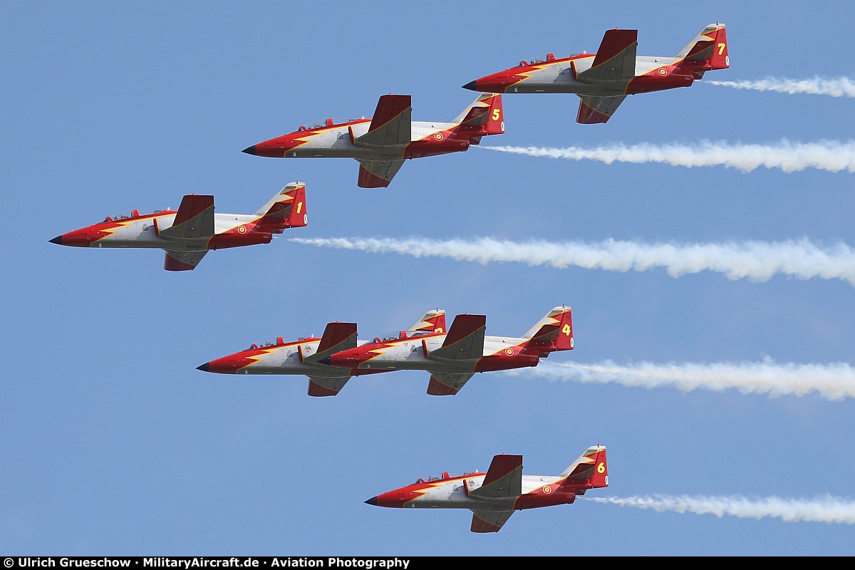 "Patrulla Aguila" (Spanish Air Force Aerobatic Team)