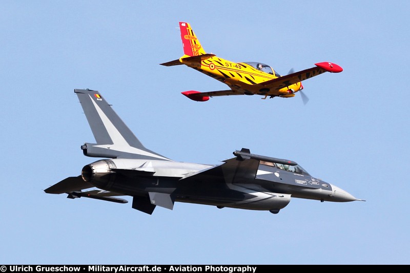 SIAI-Marchetti SF-260D and F-16AM Fighting Falcon