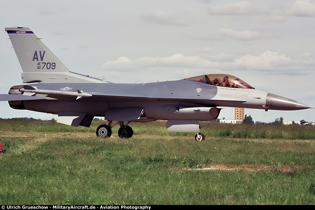 General Dynamics F-16CM Fighting Falcon