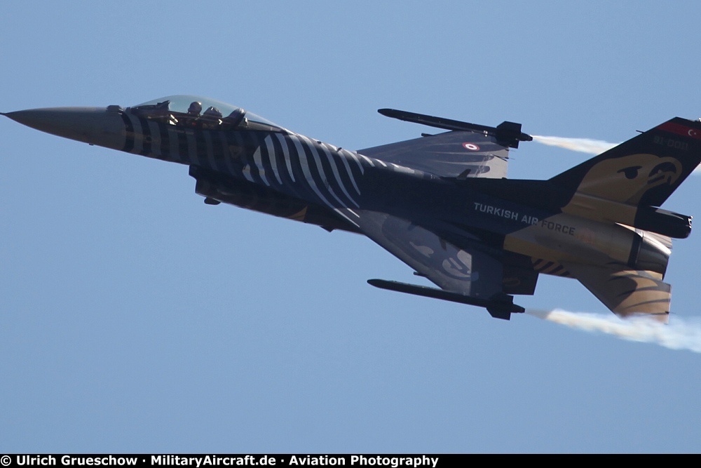 General Dynamics (TUSAS) F-16CG Night Falcon