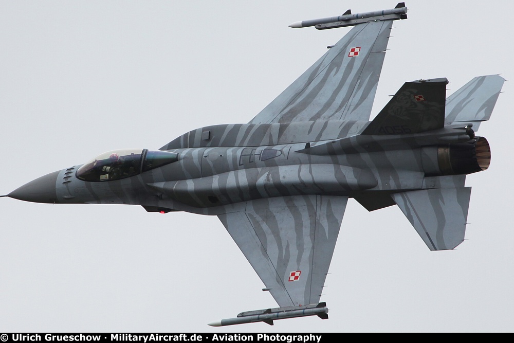 Lockheed Martin F-16CJ Fighting Falcon