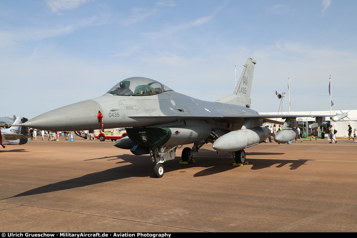 General Dynamics F-16CM Fighting Falcon (88-0435/AV)