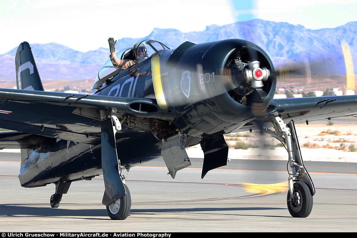 Grumman F8F-2 Bearcat (N7825C / 122674/S-201)