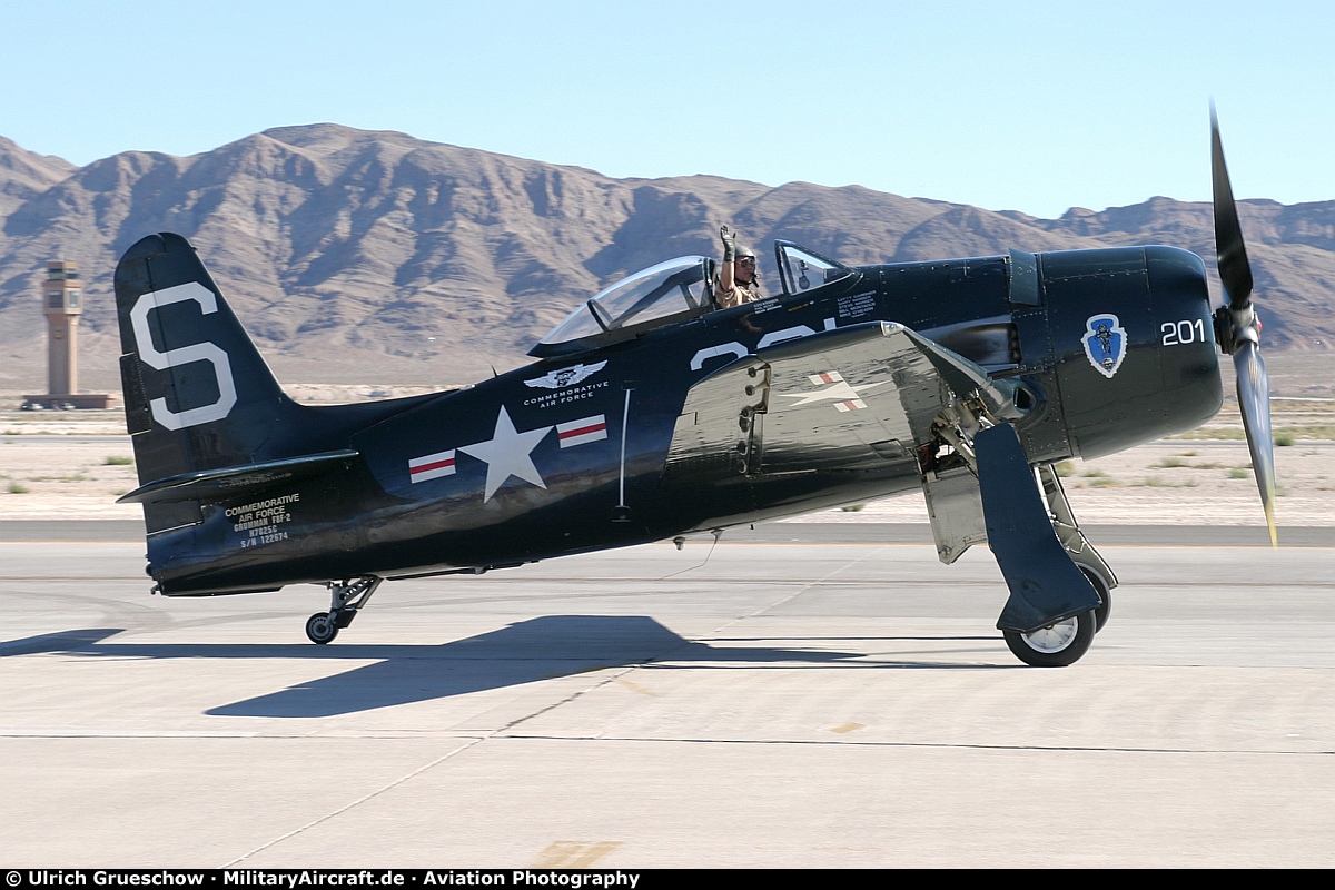 Grumman F8F-2 Bearcat (N7825C / 122674/S-201)