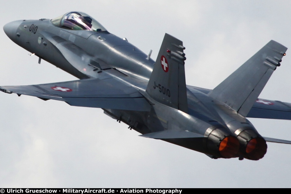 McDonnell Douglas F/A-18C Hornet (J-5010 / 010)