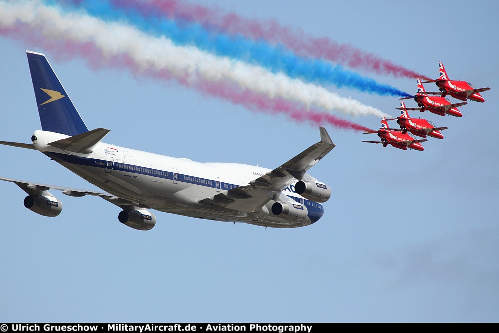 Red Arrows and Boeing 747 flypast