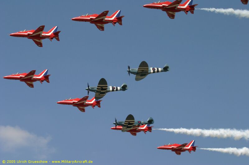 Spitfire PR.XIX & Red Arrows