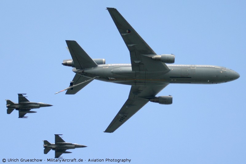 Aerial refueling aircraft picture gallery