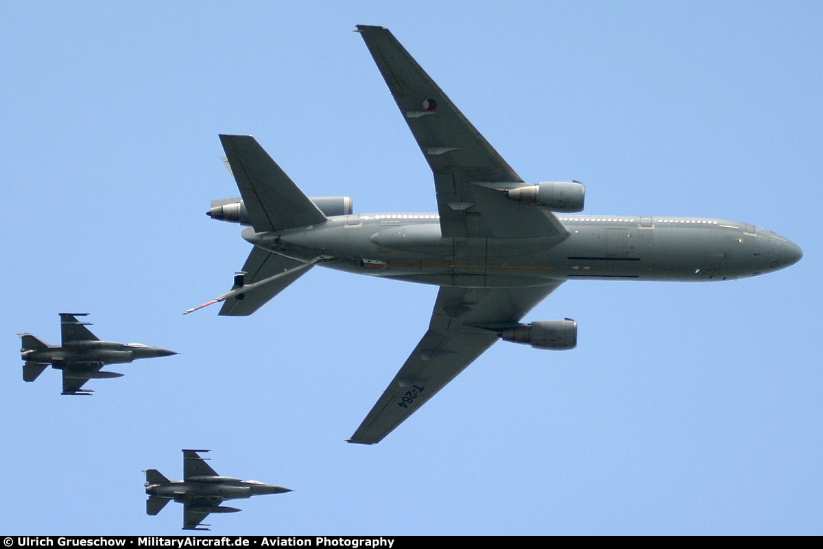 McDonnell Douglas KDC-10-30CF