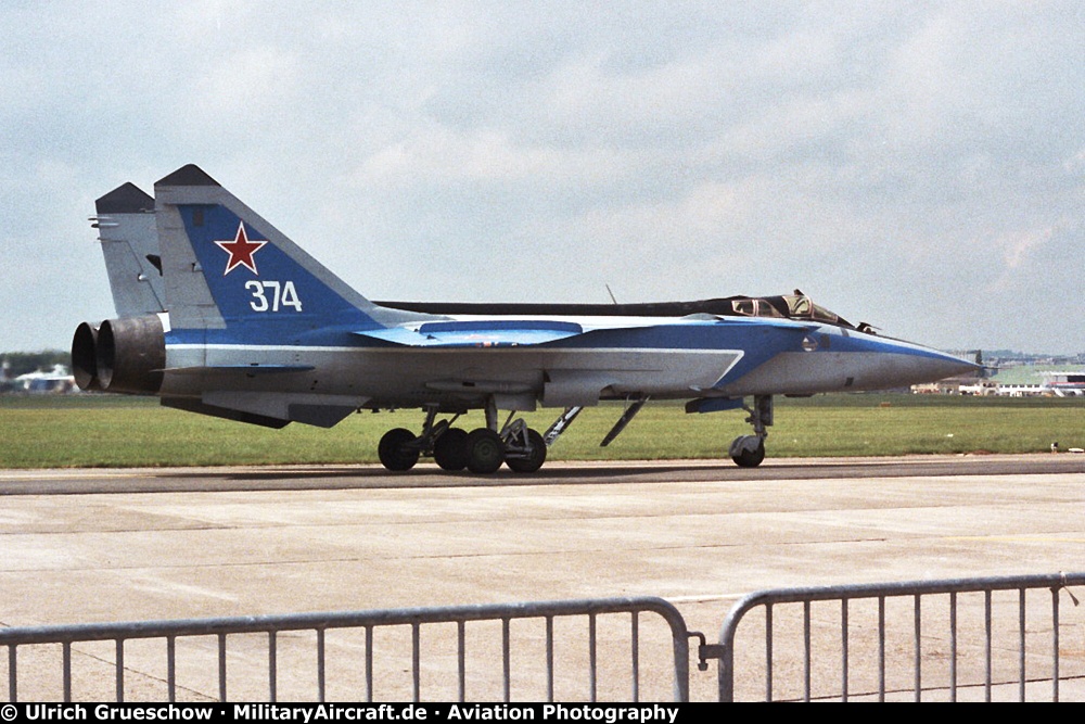 Mikoyan-Gurevich MiG-31B Foxhound (374 white)