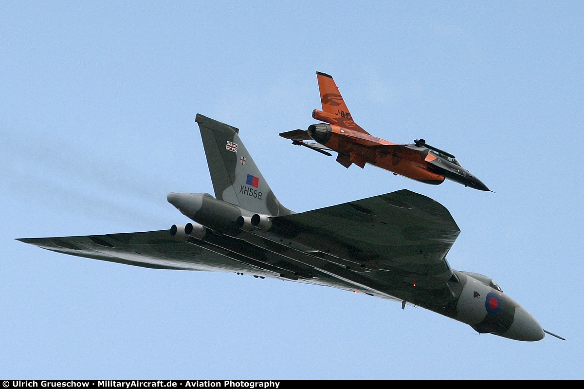 Avro Vulcan B2 and General Dynamics F-16AM Fighting Falcon