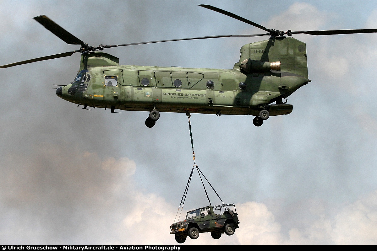 Boeing CH-47D Chinook