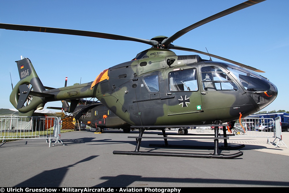 Pin Hubschrauber Helicopter EC 135 Bundeswehr camouflage H11P